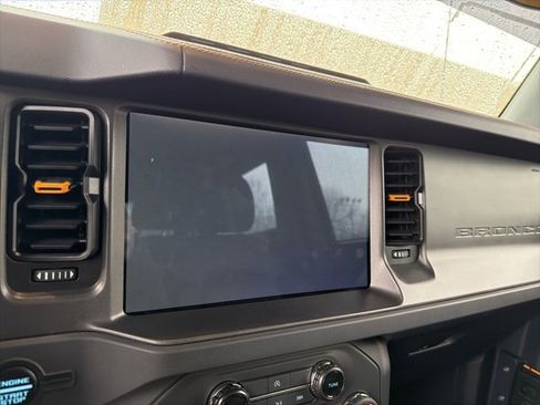 Used 2024 Ford Bronco Badlands image 15