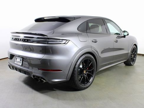 New 2026 Porsche Cayenne GTS image 7