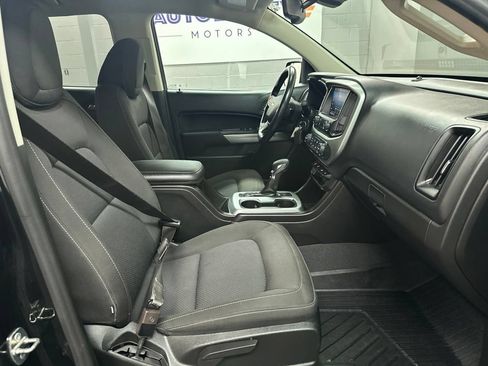Used 2022 Chevrolet Colorado LT w/ LT Convenience Package AWD/4WD image 21
