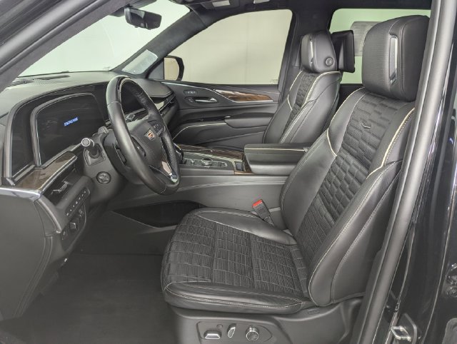 Used 2023 Cadillac Escalade Sport Platinum w/ LPO, ONYX Package AWD/4WD image 13