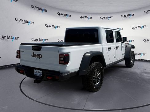 Used 2025 Jeep Gladiator Mojave w/ Convenience Group AWD/4WD image 5