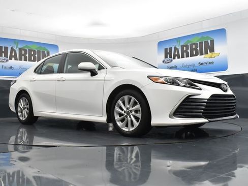 Used 2022 Toyota Camry LE image 23