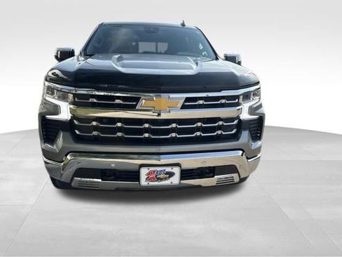 Used 2024 Chevrolet Silverado 1500 LTZ AWD/4WD image 2