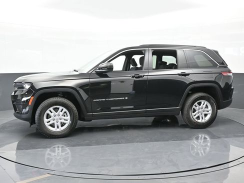 Used 2024 Jeep Grand Cherokee Laredo w/ Trailer Tow Package image 2
