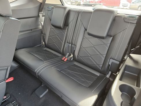 New 2024 Volkswagen Atlas SE image 19