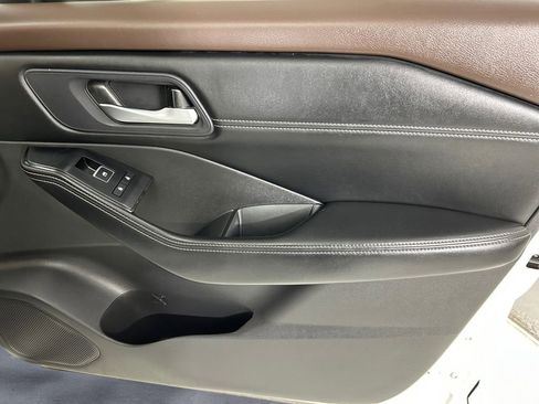 Used 2023 Nissan Rogue SL FWD image 15