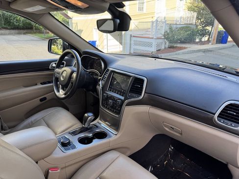 Used 2018 Jeep Grand Cherokee Limited image 17