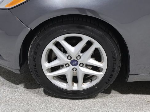 Used 2016 Ford Fusion SE FWD image 8