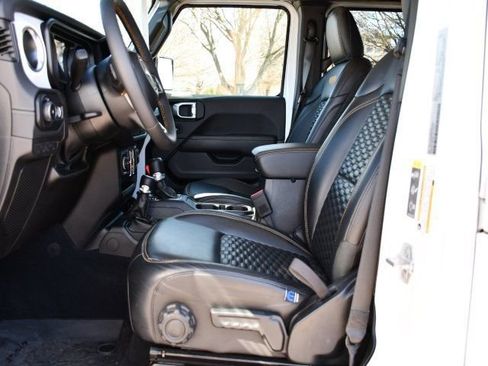 Used 2024 Jeep Wrangler Sahara w/ Technology Group image 15