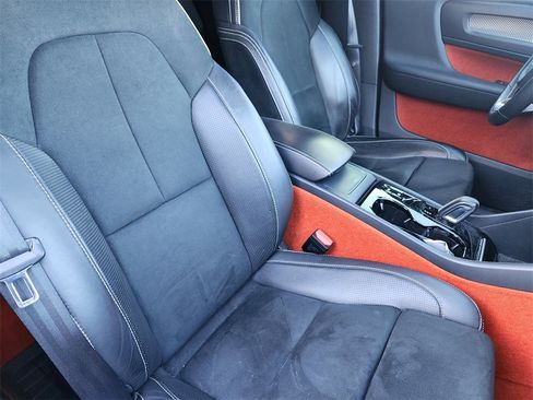 Used 2020 Volvo XC40 T5 R-Design w/ Protection Package Premier image 14