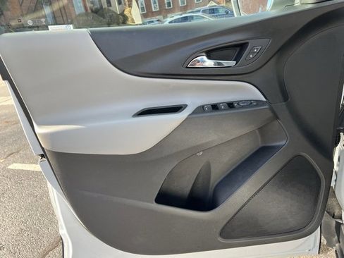 Used 2022 Chevrolet Equinox LS w/ LS Convenience Package image 8