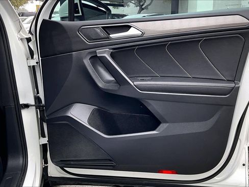 Certified 2022 Volkswagen Tiguan SE image 23