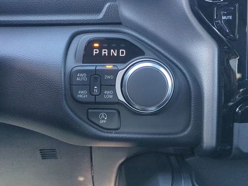 New 2026 RAM 1500 4x4 Crew Cab image 19