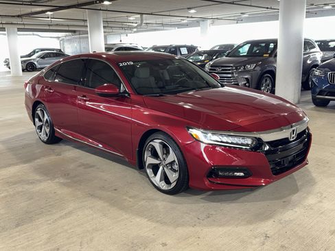 Used 2019 Honda Accord Touring image 2