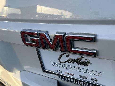 Used 2018 GMC Yukon XL SLT w/ HD Trailering Package image 8