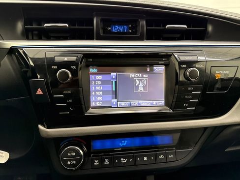 Used 2015 Toyota Corolla LE image 19