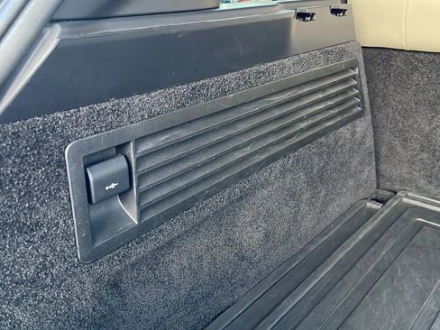 Used 2016 Land Rover Range Rover HSE image 32