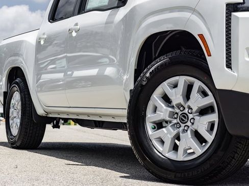 New 2025 Nissan Frontier SV w/ SV Convenience Package image 2