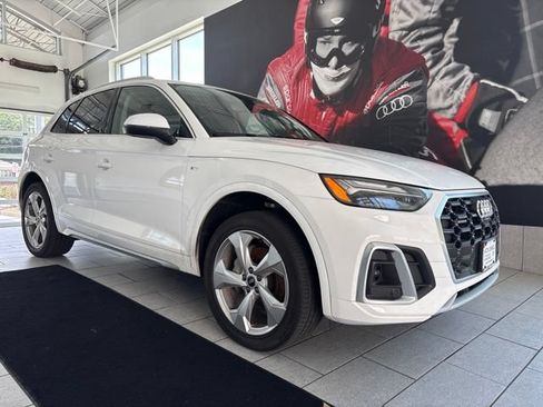 Used 2023 Audi Q5 2.0T Premium Plus w/ Premium Plus Package AWD/4WD image 3