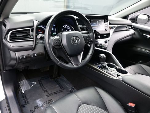 Used 2022 Toyota Camry SE w/ Convenience Package image 13