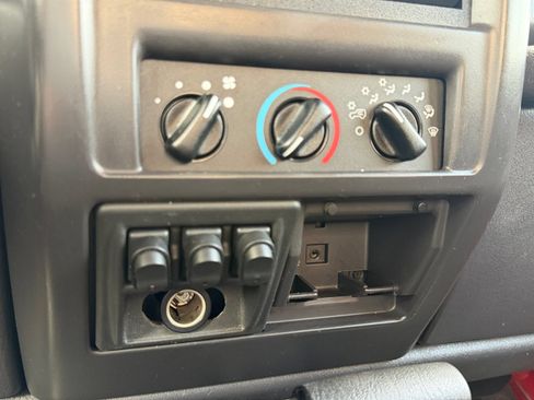 Used 2000 Jeep Wrangler Sport AWD/4WD image 25