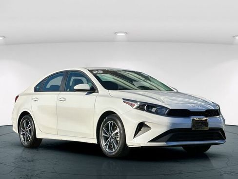 Used 2023 Kia Forte LXS image 9