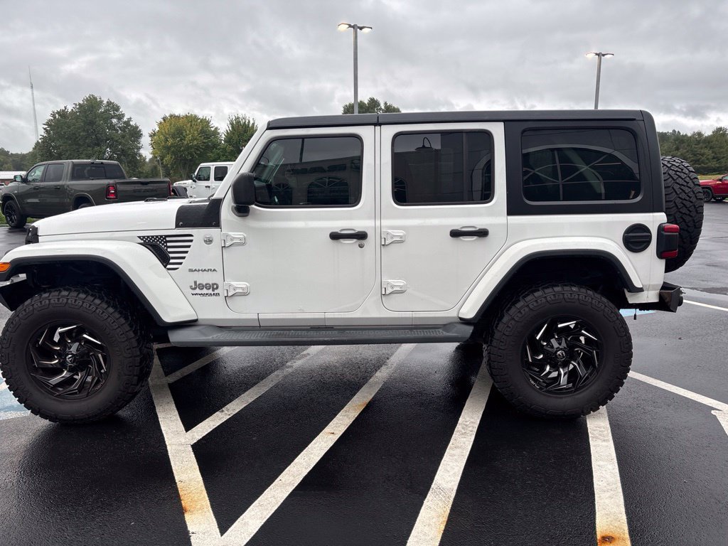 Used 2018 Jeep Wrangler Unlimited Sahara w/ Cold Weather Group AWD/4WD image 6