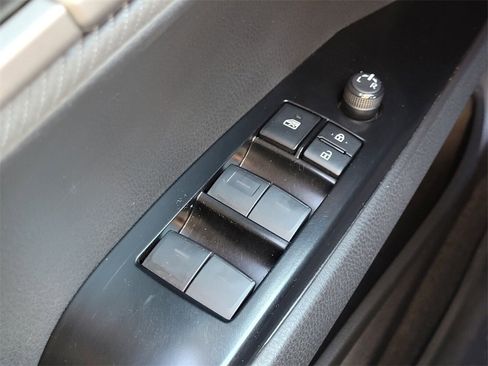 Used 2025 Toyota Camry SE image 21