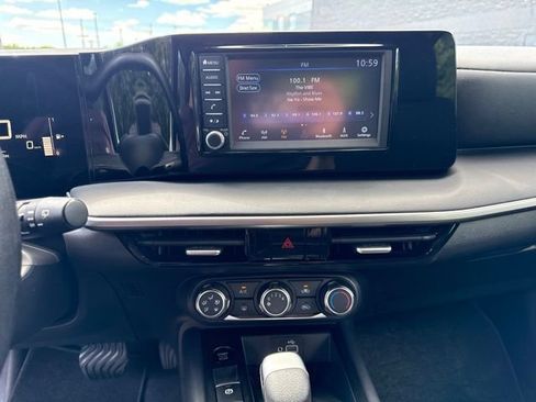 Used 2025 Nissan Kicks S AWD/4WD image 17