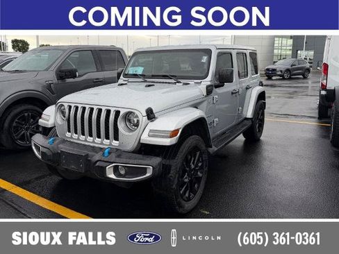 Used 2022 Jeep Wrangler Unlimited Sahara w/ Cold Weather Group AWD/4WD image 1