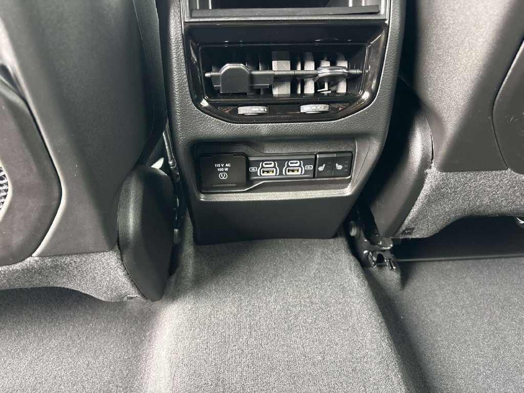 Used 2024 Jeep Grand Cherokee Limited AWD/4WD image 13