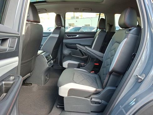 New 2026 Volkswagen Atlas Peak Edition image 6