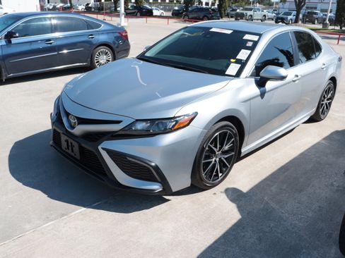 Used 2024 Toyota Camry SE FWD image 6