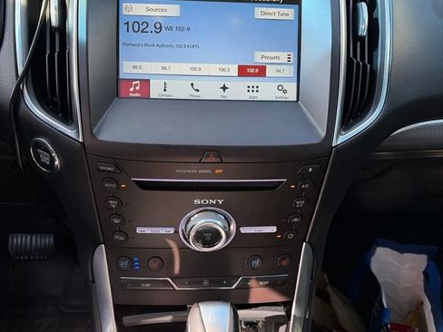 Used 2018 Ford Edge Titanium w/ Equipment Group 301A AWD/4WD image 10