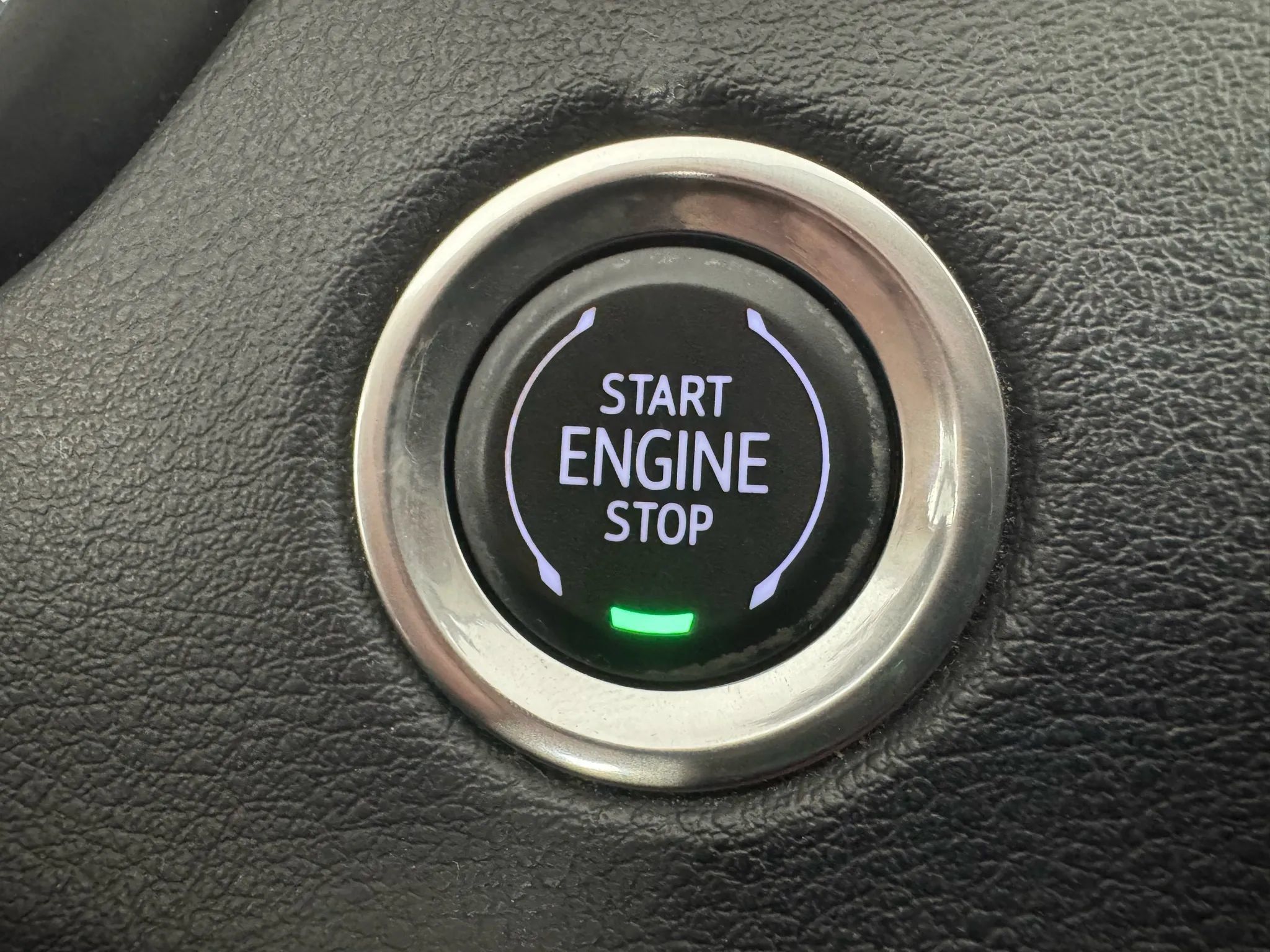 Used 2019 Cadillac XT4 Luxury w/ Cold Weather Package AWD/4WD image 19