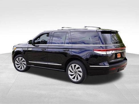 Used 2022 Lincoln Navigator Reserve AWD/4WD image 8