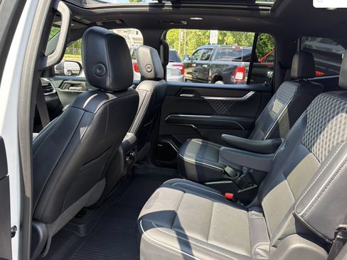 Used 2024 GMC Acadia Denali AWD/4WD image 12
