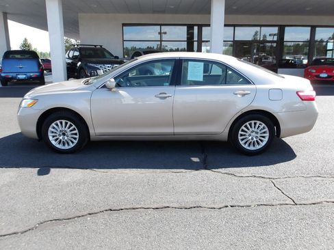Used 2007 Toyota Camry LE FWD image 2