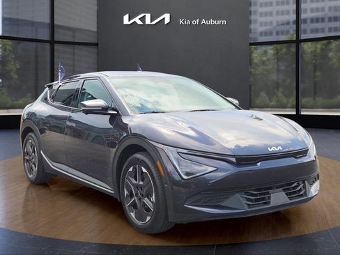 Used 2025 Kia EV6 Light w/ Light LR Technology Package image 3