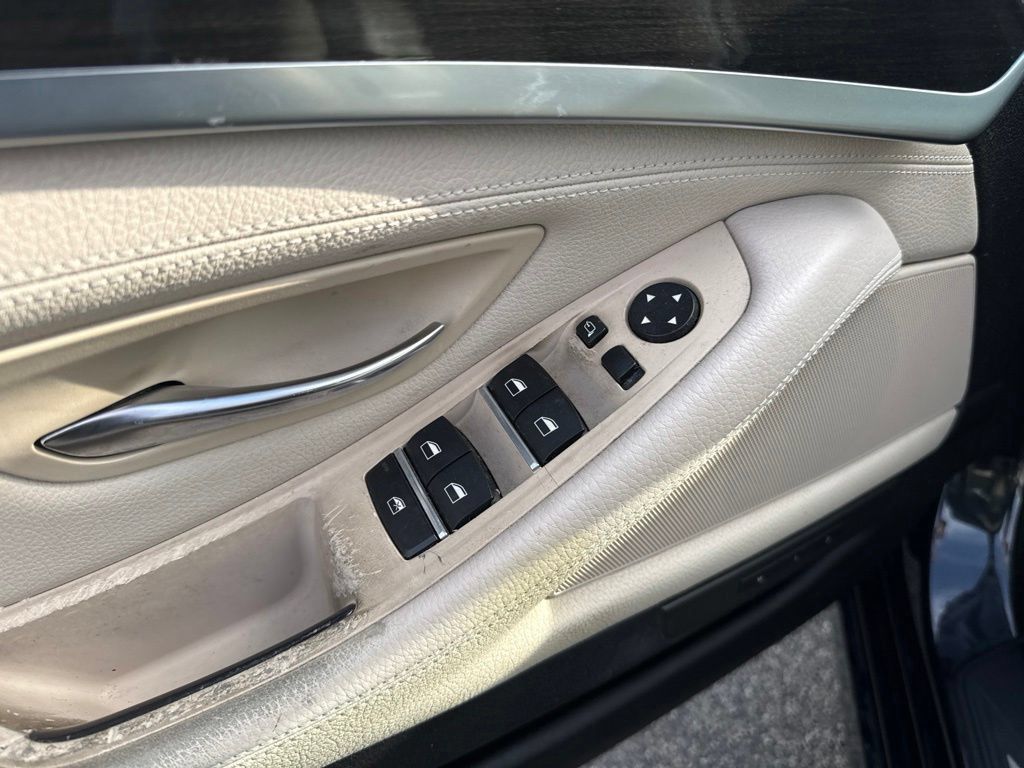 Used 2011 BMW 535i xDrive Sedan AWD/4WD image 8