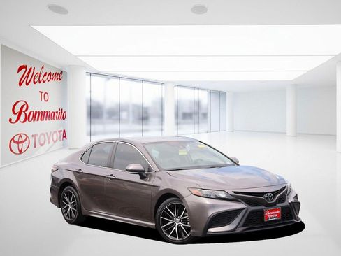 Used 2024 Toyota Camry SE FWD image 2