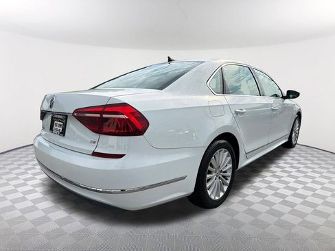 Used 2017 Volkswagen Passat 1.8T SE FWD image 5