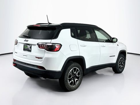 Used 2025 Jeep Compass Trailhawk AWD/4WD image 9
