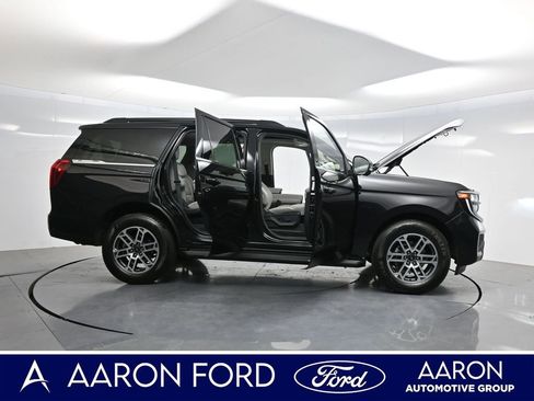 Used 2025 Ford Expedition Active RWD image 4