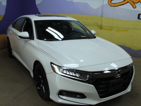 Used 2019 Honda Accord Sport image 2