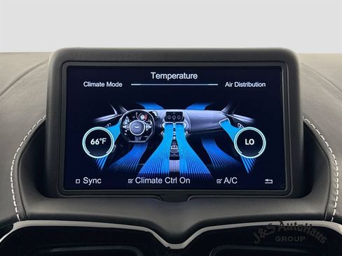Used 2021 Aston Martin V8 Vantage Coupe RWD image 20