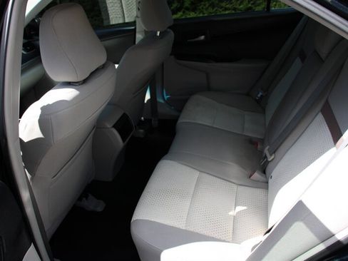 Used 2014 Toyota Camry LE FWD image 15