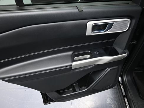 Used 2022 Ford Explorer Limited w/ Equipment Group 301A image 24