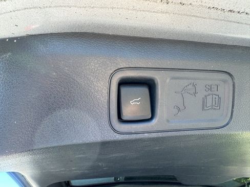 Used 2023 Ford Expedition XLT image 11