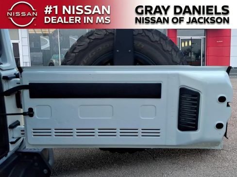 Used 2017 Jeep Wrangler Unlimited Sahara AWD/4WD image 9